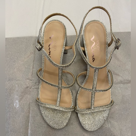 Gorgeous like-new bling sandals - Picture 4 of 10